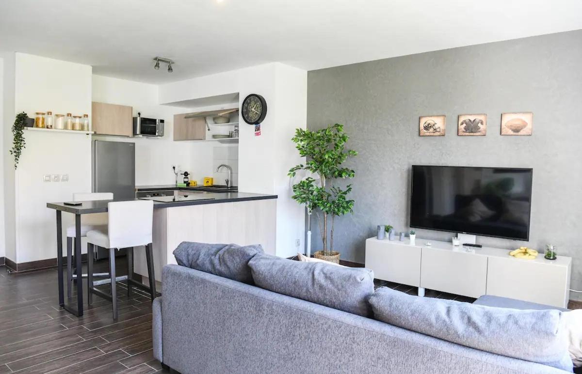 Superbe Appartement Avec Terrasse, Piscine & Parking Prive A Marseille Kültér fotó